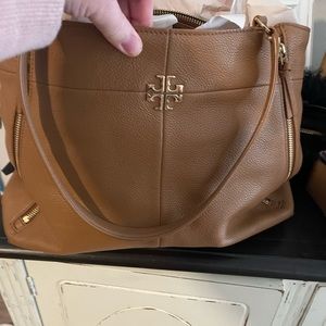 Authentic Tory Burch leather shoulder tote.